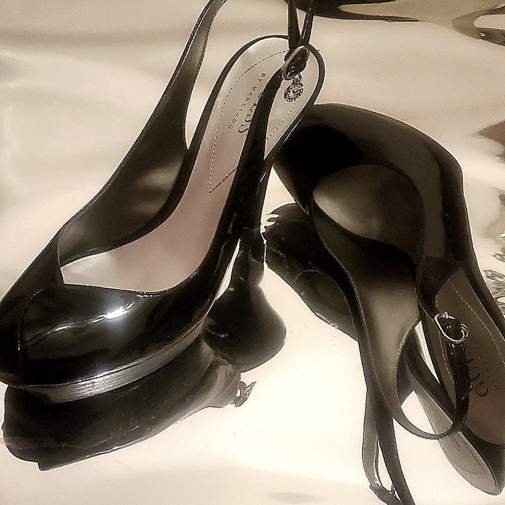 Guess platform peep toe stilettos 6.5M